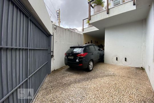 Garagem de casa para alugar com 5 quartos, 412m² em Jardim Leonor, São Paulo