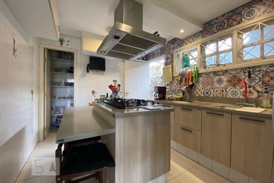 Cozinha de casa para alugar com 5 quartos, 412m² em Jardim Leonor, São Paulo