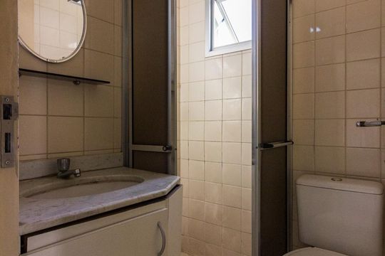 Banheiro de apartamento à venda com 2 quartos, 49m² em Vila Cruz das Almas, São Paulo