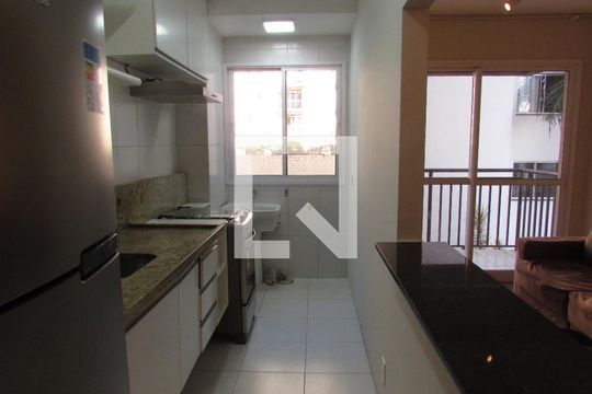 Cozinha de apartamento para alugar com 2 quartos, 52m² em Paraisópolis, São Paulo