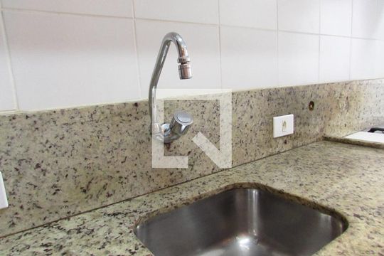 Cozinha - Torneira de apartamento para alugar com 2 quartos, 52m² em Paraisópolis, São Paulo