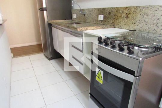Cozinha de apartamento para alugar com 2 quartos, 52m² em Paraisópolis, São Paulo