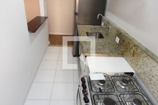 Cozinha de apartamento para alugar com 2 quartos, 52m² em Paraisópolis, São Paulo