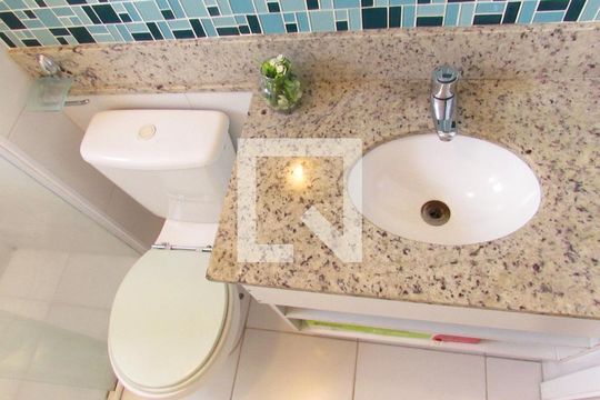 Banheiro de apartamento para alugar com 2 quartos, 52m² em Paraisópolis, São Paulo