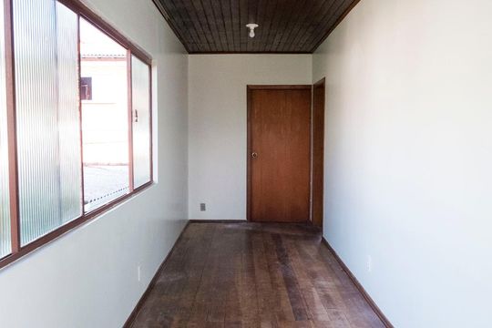 Sala 1 de casa à venda com 4 quartos, 240m² em Campo Novo, Porto Alegre