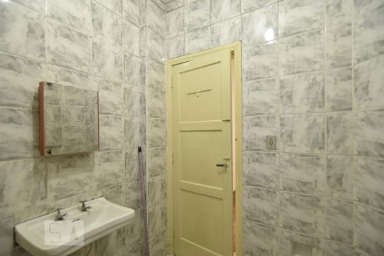Banheiro de apartamento para alugar com 2 quartos, 60m² em Brás, São Paulo