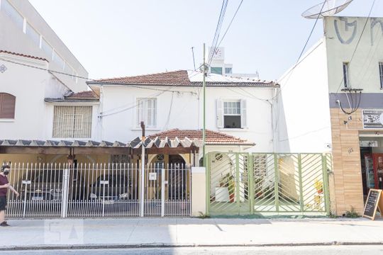 Fachada de casa à venda com 10 quartos, 450m² em Vila Romana, São Paulo