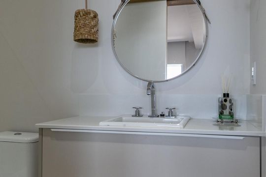 Banheiro de kitnet/studio para alugar com 1 quarto, 56m² em Pompéia, Santos