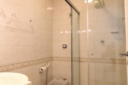 Banheiro social de apartamento para alugar com 3 quartos, 81m² em Vila Pompéia, São Paulo