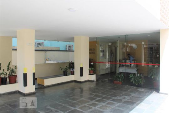 Hall de entrada e portaria de apartamento para alugar com 3 quartos, 81m² em Vila Pompéia, São Paulo