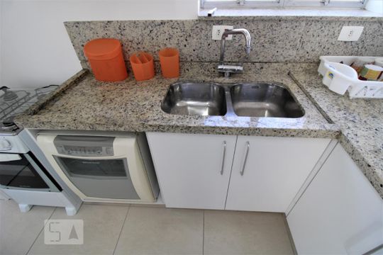 Cozinha de apartamento para alugar com 3 quartos, 81m² em Vila Pompéia, São Paulo
