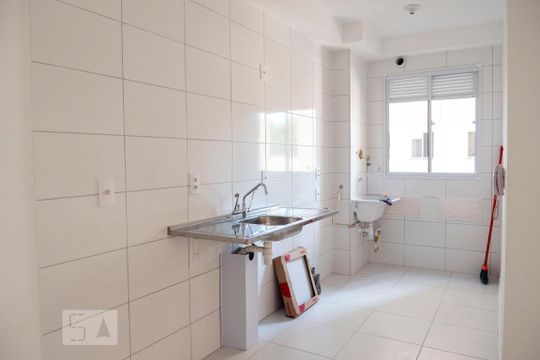 Cozinha de apartamento para alugar com 2 quartos, 40m² em Jardim Santa Emilia, São Paulo