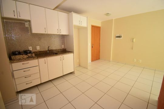Cozinha de apartamento para alugar com 2 quartos, 50m² em Guará Ii, Brasília