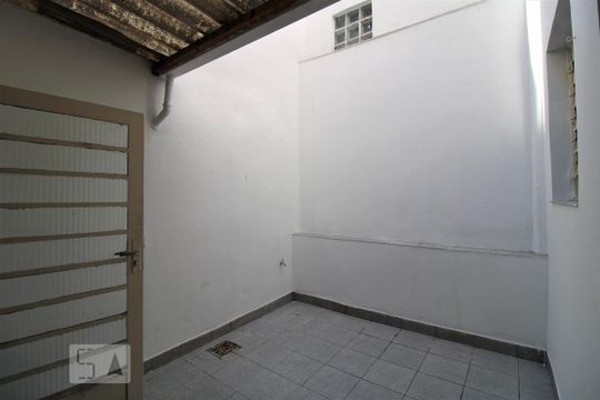 Quintal de casa para alugar com 2 quartos, 88m² em Vila Pompéia, São Paulo