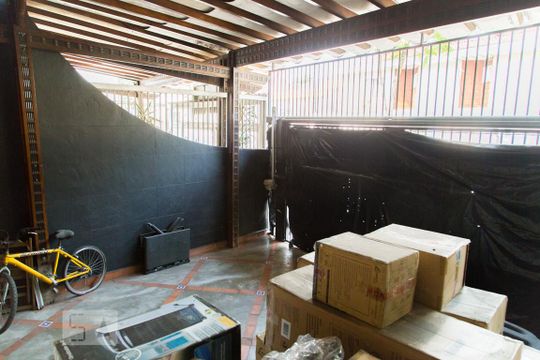Garagem de casa à venda com 3 quartos, 250m² em Bosque da Saúde, São Paulo