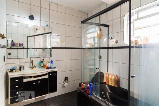 Banheiro da suíte de casa à venda com 3 quartos, 250m² em Bosque da Saúde, São Paulo