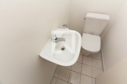 Lavabo de apartamento para alugar com 1 quarto, 40m² em Moema, São Paulo