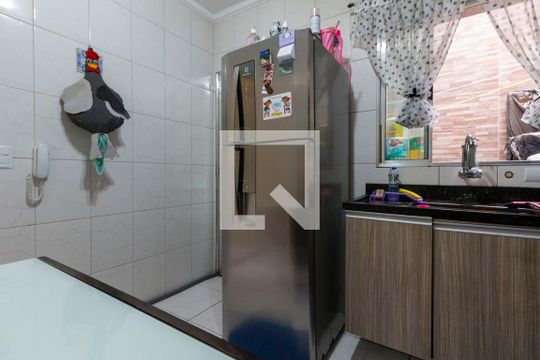 Cozinha de casa de condomínio à venda com 2 quartos, 69m² em Vila Carmosina, São Paulo