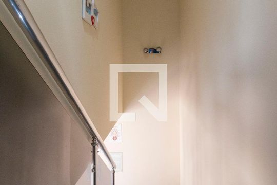Acesso Quartos  de casa de condomínio à venda com 2 quartos, 69m² em Vila Carmosina, São Paulo