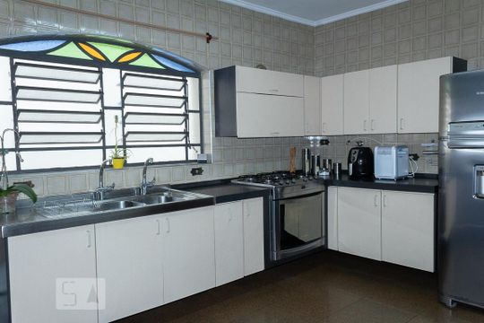 Cozinha de casa à venda com 3 quartos, 330m² em Vila Paulicéia, São Paulo