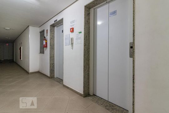 Elevadores de apartamento à venda com 2 quartos, 57m² em Glória, Porto Alegre