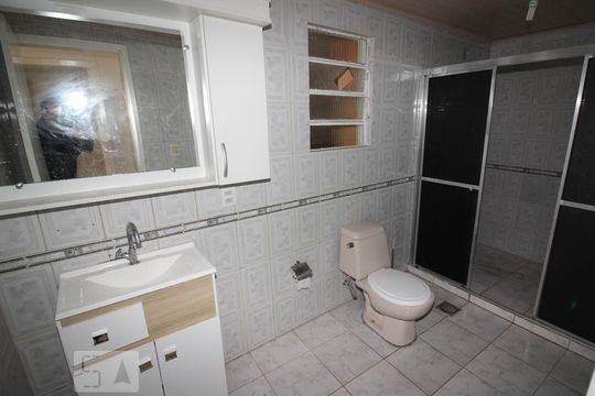 Banheiro de casa à venda com 2 quartos, 110m² em Jardim Itu-sabará, Porto Alegre