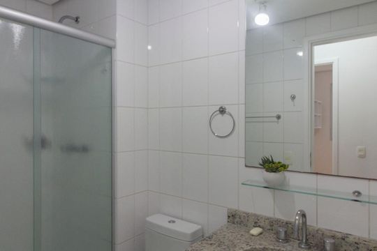 Banheiro de apartamento para alugar com 2 quartos, 50m² em Bela Vista, São Paulo