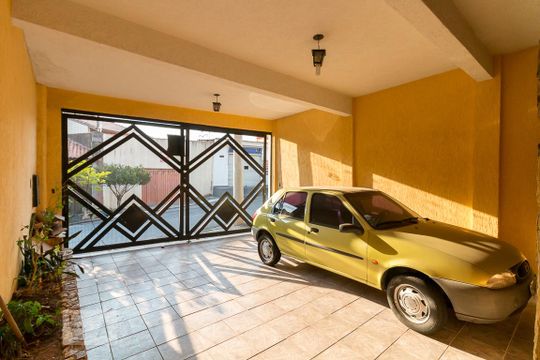 Garagem de casa para alugar com 2 quartos, 180m² em Jardim Jovaia, Guarulhos