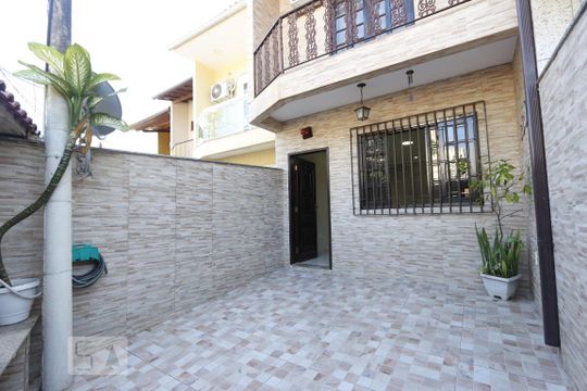 Quintal de casa à venda com 2 quartos, 110m² em Curicica, Rio de Janeiro