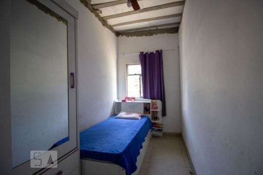 Quarto 1 de casa para alugar com 2 quartos, 120m² em Taquara, Rio de Janeiro
