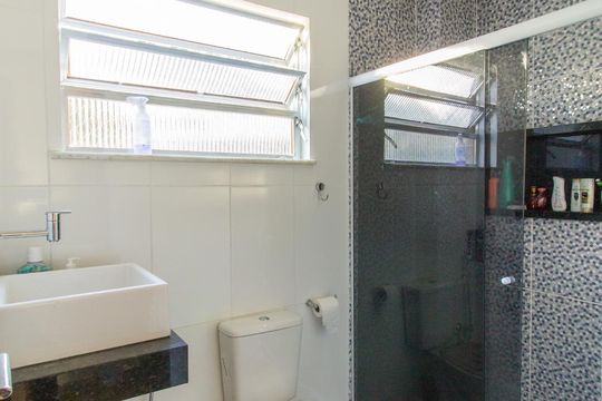 Banheiro de casa de condomínio à venda com 1 quarto, 120m² em Méier, Rio de Janeiro