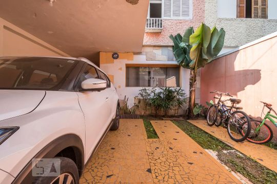 Garagem de casa à venda com 3 quartos, 180m² em Chácara Monte Alegre, São Paulo