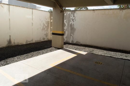 Garagem de apartamento para alugar com 3 quartos, 80m² em Santa Mônica, Uberlândia