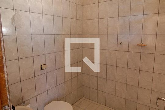 Banheiro de casa para alugar com 1 quarto, 40m² em Parque Pinheiros, Taboão da Serra