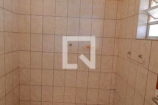 Banheiro de casa para alugar com 1 quarto, 40m² em Parque Pinheiros, Taboão da Serra