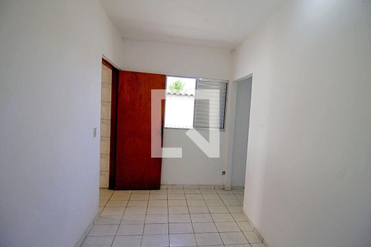 Sala  de casa para alugar com 1 quarto, 40m² em Parque Pinheiros, Taboão da Serra