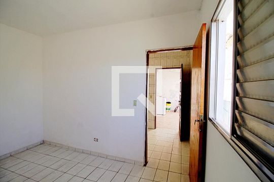 Sala  de casa para alugar com 1 quarto, 40m² em Parque Pinheiros, Taboão da Serra