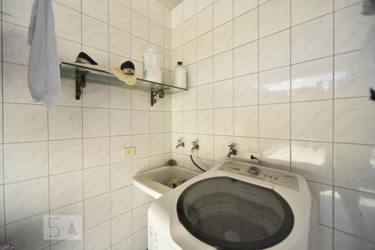 Área de serviço 2 de casa à venda com 7 quartos, 260m² em Vila Invernada, São Paulo