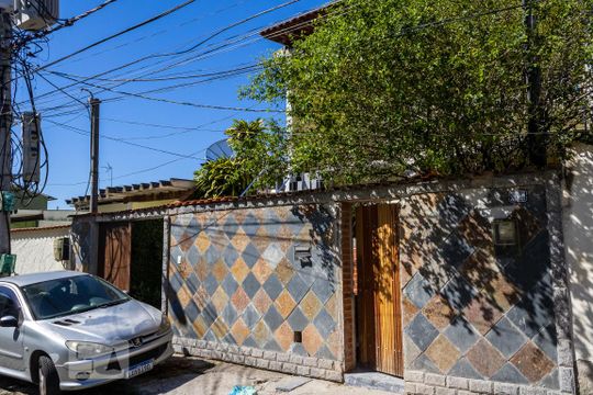 Fachada de casa para alugar com 2 quartos, 110m² em Campo Grande, Rio de Janeiro