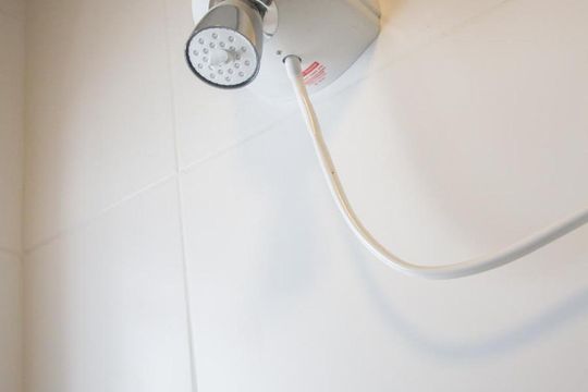 Detalhe Banheiro de kitnet/studio para alugar com 1 quarto, 25m² em Jardim Aeroporto, São Paulo