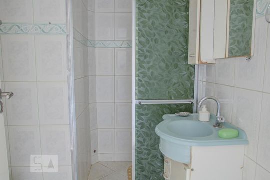 Banheiro de casa de condomínio à venda com 3 quartos, 110m² em Vila Carbone, São Paulo