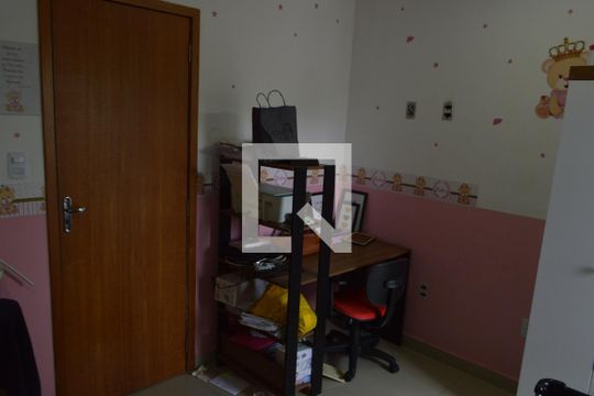 Suíte 1 de casa de condomínio à venda com 3 quartos, 200m² em Tanque, 