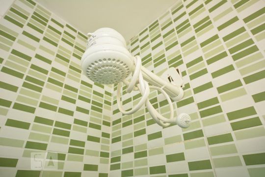 Banheiro Social - Chuveiro  de kitnet/studio à venda com 1 quarto, 30m² em Glória, Rio de Janeiro