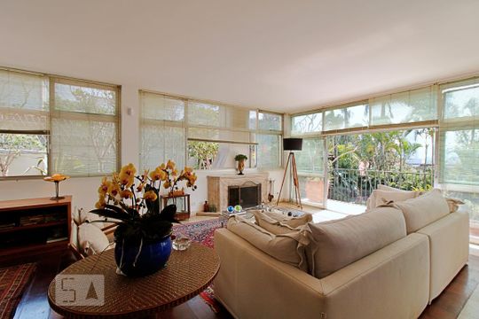 Sala de casa para alugar com 3 quartos, 550m² em Jardim Guedala, São Paulo