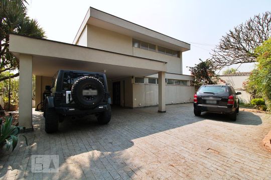 Garagem de casa para alugar com 3 quartos, 550m² em Jardim Guedala, São Paulo