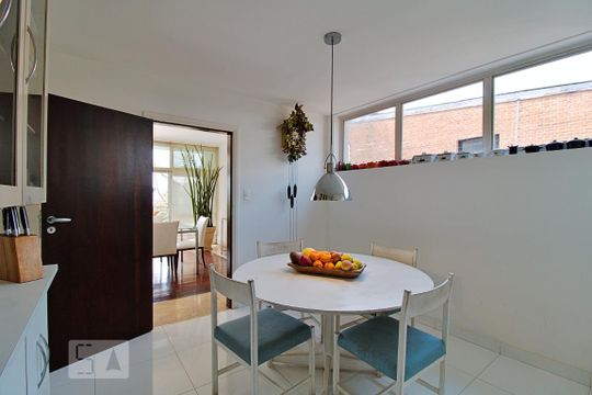Copa de casa para alugar com 3 quartos, 550m² em Jardim Guedala, São Paulo