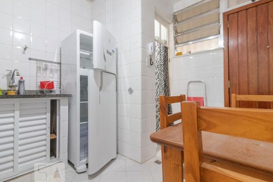 Cozinha de apartamento à venda com 2 quartos, 64m² em Copacabana, Rio de Janeiro