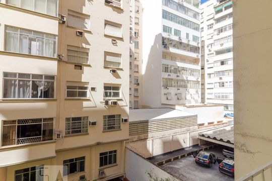Vista da Sala de apartamento à venda com 2 quartos, 64m² em Copacabana, Rio de Janeiro