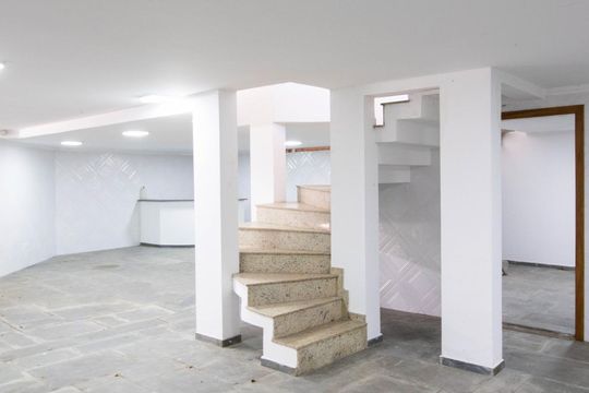 Garagem de casa à venda com 5 quartos, 534m² em Jardim da Gloria, São Paulo