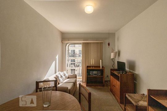 Sala de apartamento para alugar com 1 quarto, 50m² em Moema, São Paulo